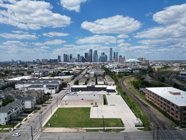 More Photos Of 3313 McKinney St, Houston Freestanding For Lease