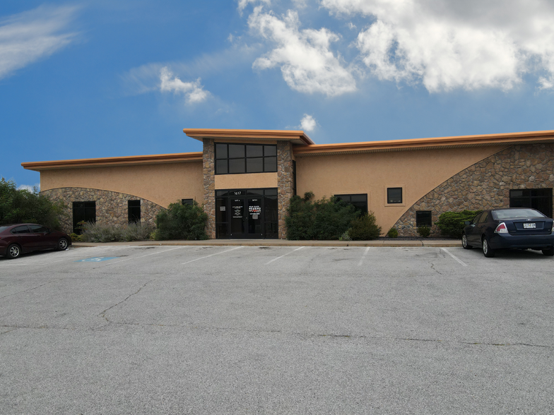 Primary Photo Of 1617 W 26th St, Joplin Office For Lease