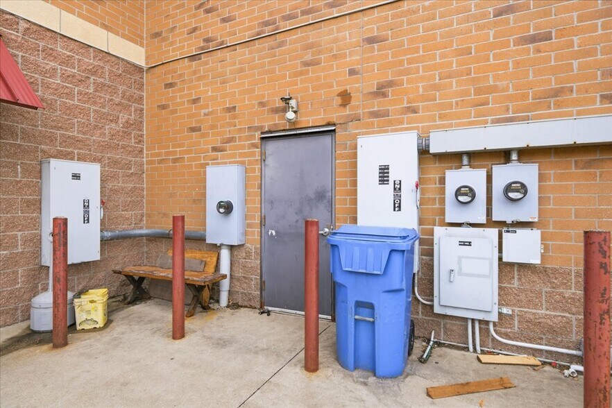 More Photos Of 1740 E Harold St, Olathe Freestanding For Sale