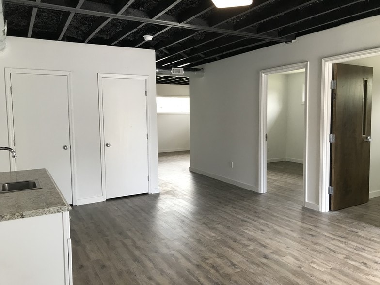 More Photos Of 823 E 66th St, Savannah Medical For Sale