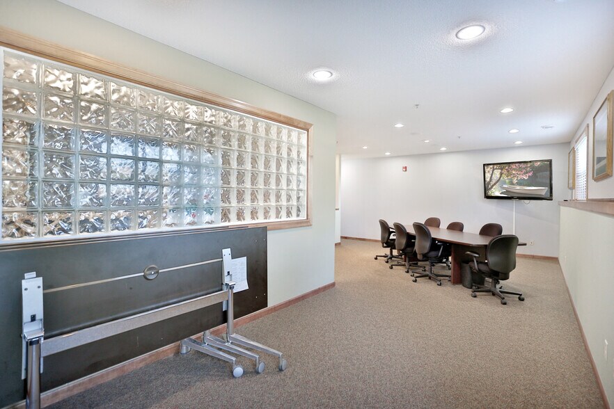 More Photos Of 2191-2195 Northdale Blvd NW, Coon Rapids Office For Sale