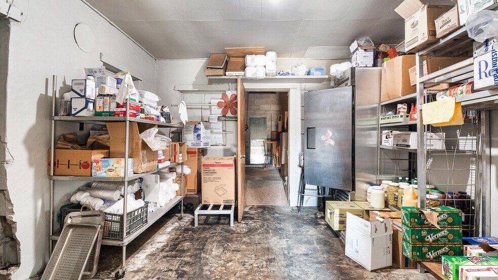 More Photos Of 4342-4348 Washington, Hooven Restaurant For Sale