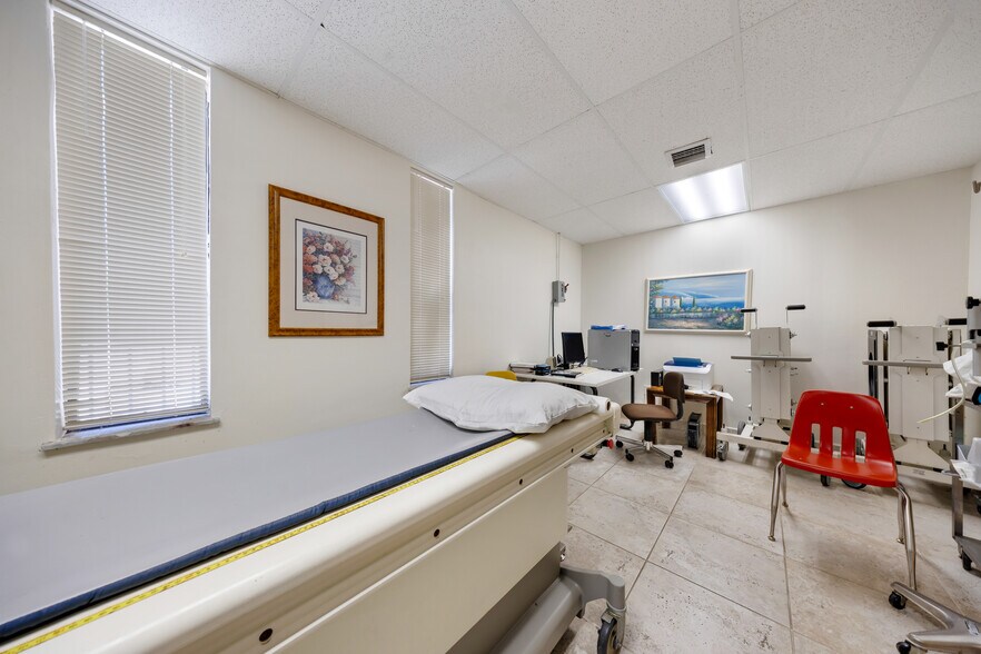 More Photos Of 9765 SW 184th St, Miami Office For Sale