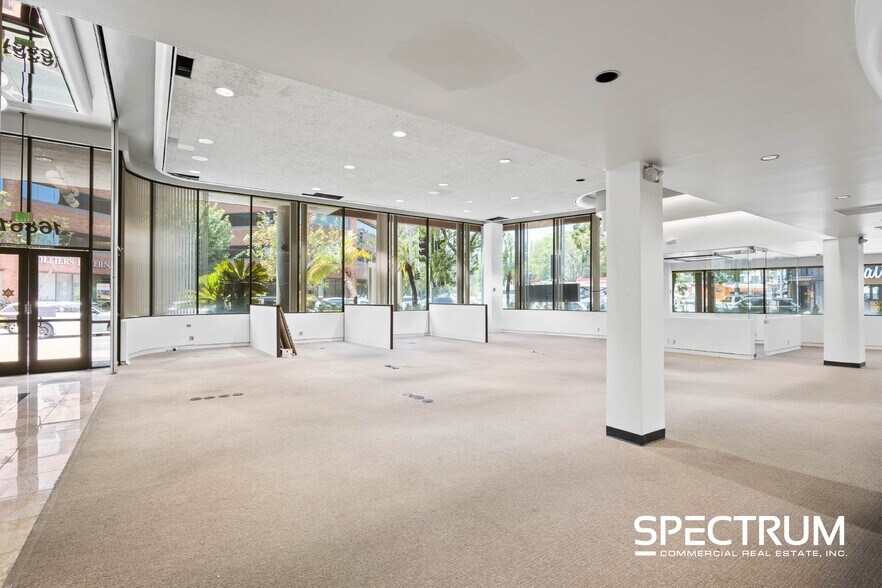 More Photos Of 16861 Ventura Blvd, Encino Office For Sale