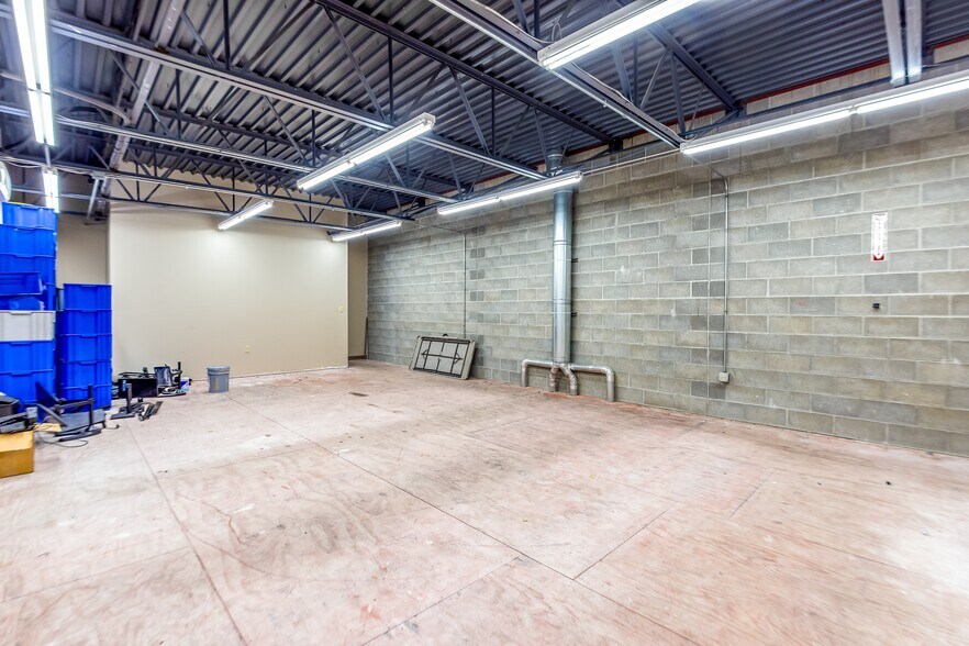 More Photos Of 109 Diversified Dr, Villa Ridge Service For Lease