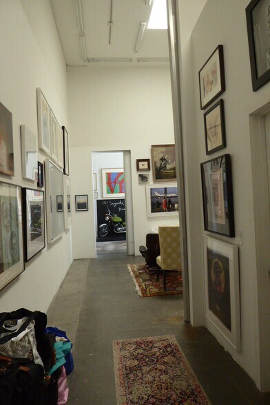 More Photos Of 2656 S La Cienega Blvd, Los Angeles Showroom For Lease