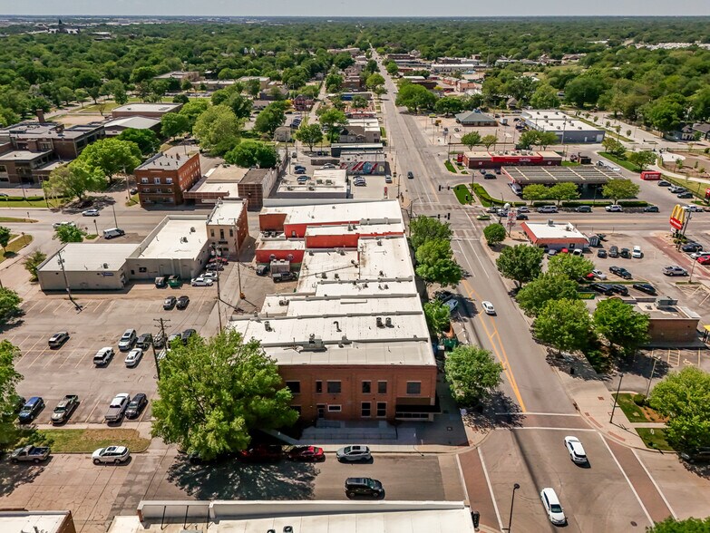 More Photos Of 1001 W Douglas Ave, Wichita Storefront For Sale