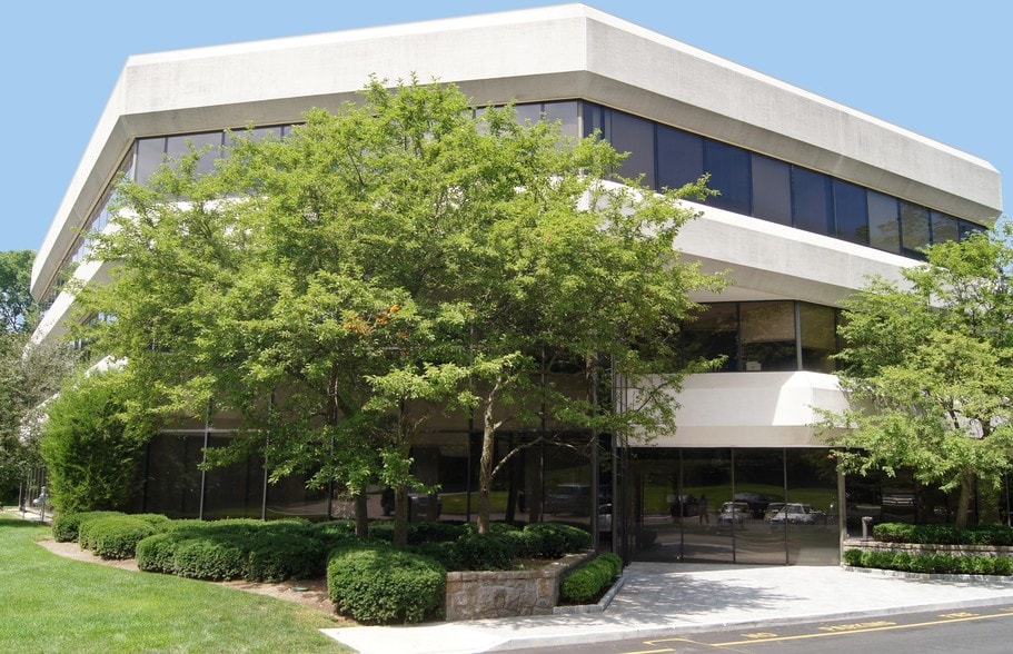 Primary Photo Of 245 Saw Mill River Rd, Hawthorne Medical For Sale