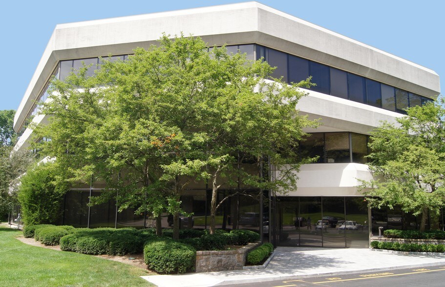 More Photos Of 245 Saw Mill River Rd, Hawthorne Medical For Lease