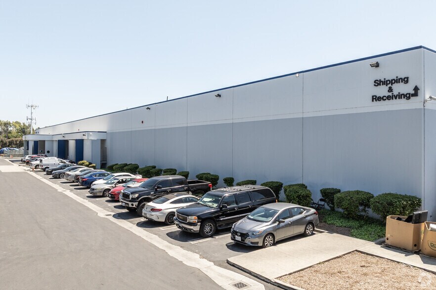 More Photos Of 331-333 Cliffwood Park St, Brea Manufacturing For Lease