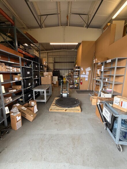 More Photos Of 325 Dane Ln, Longwood Warehouse For Lease