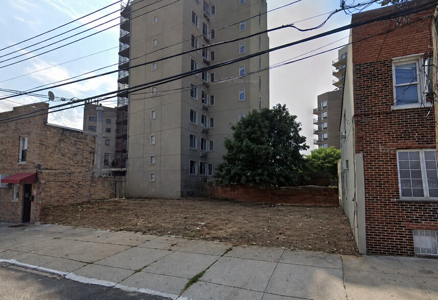 More Photos Of 18-44 26th Rd, Queens Land For Sale