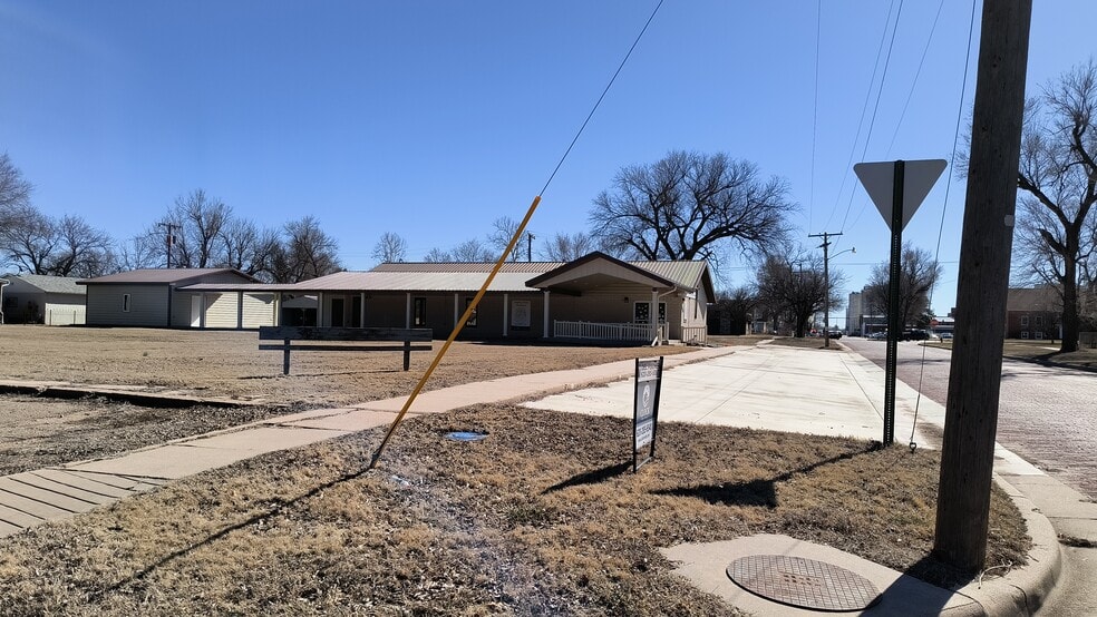 More Photos Of 816 Topeka st, Larned Schools For Sale