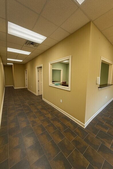 More Photos Of 1576 Old Fannin Rd, Brandon Warehouse For Lease