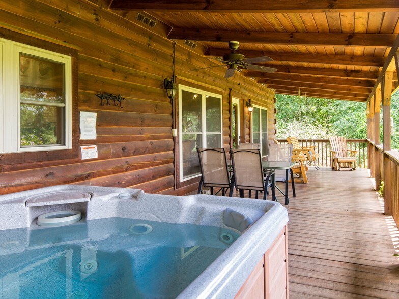 More Photos Of 242 Barkwells Ln, Mills River Hotel For Sale