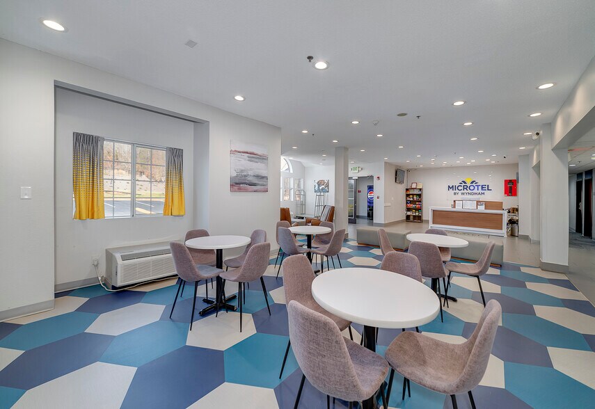 More Photos Of 195 Country Club Dr, Stockbridge Hotel For Sale