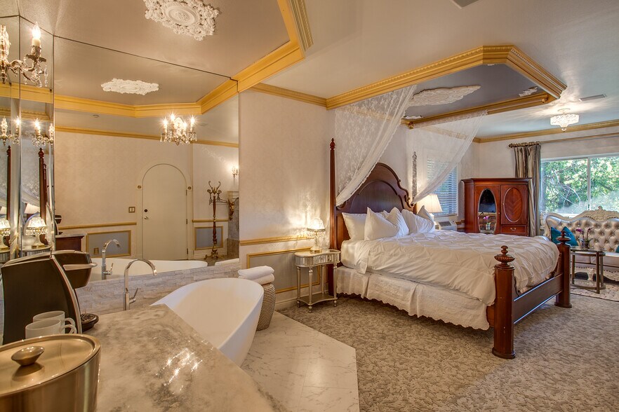 More Photos Of 315 Commercial St, Leavenworth Hotel For Sale