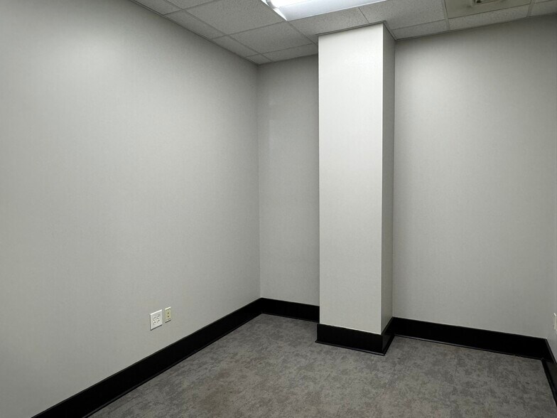 More Photos Of 115 E Park Ave, Charlotte Office Residential For Lease