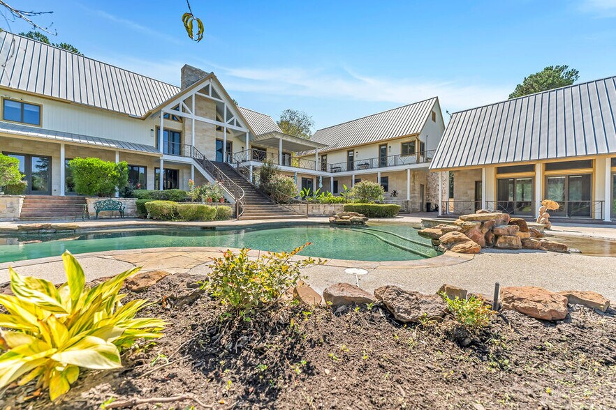 More Photos Of 43 Pool Rd, Richards Specialty For Sale