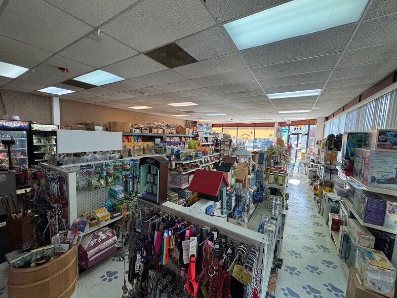 More Photos Of 333 Main St, Center Moriches Storefront For Lease