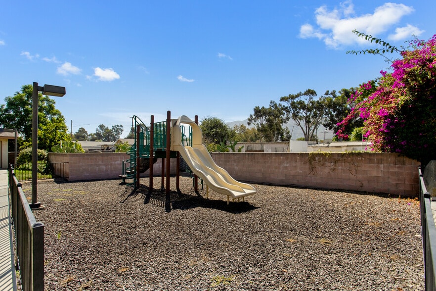 More Photos Of 220-244 Garcia St, Santa Paula Apartments For Sale