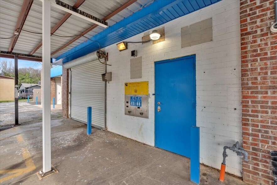 More Photos Of 102 S Fair St, Calhoun Carwash For Sale