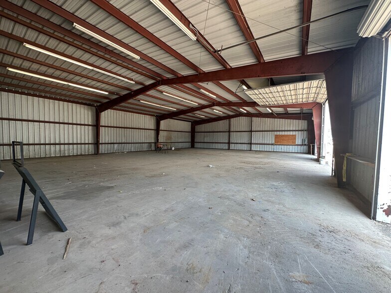 More Photos Of 1505 Brittmoore Rd, Houston Warehouse For Lease