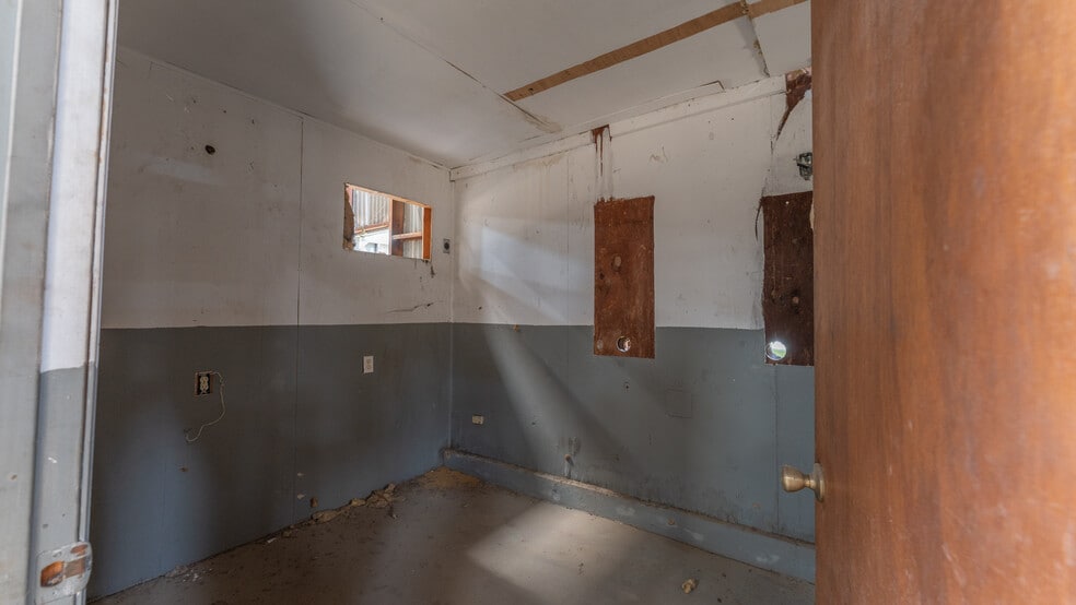 More Photos Of 134 Castleberry st, Pelham Warehouse For Sale