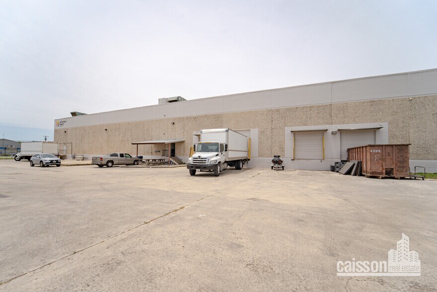 More Photos Of 4311 Director Dr, San Antonio Warehouse For Lease