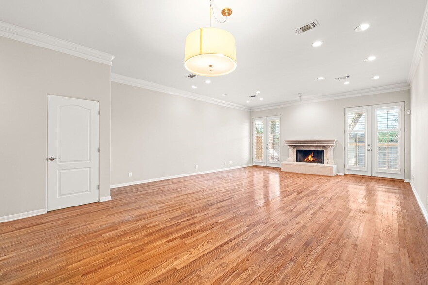 More Photos Of 131 Saint Dennis Ave, Alamo Heights Multifamily For Sale