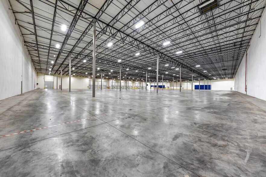 More Photos Of 4689 Industry Dr, Medford Distribution For Lease