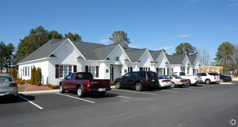 More Photos Of 2719 Graves Dr, Goldsboro Office For Lease