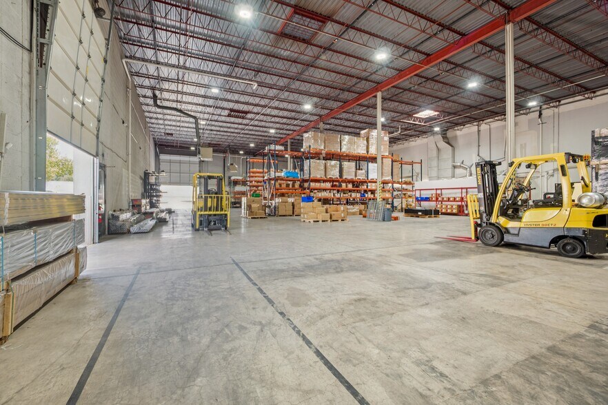 More Photos Of 7201 N Broadway Ext, Oklahoma City Warehouse For Lease