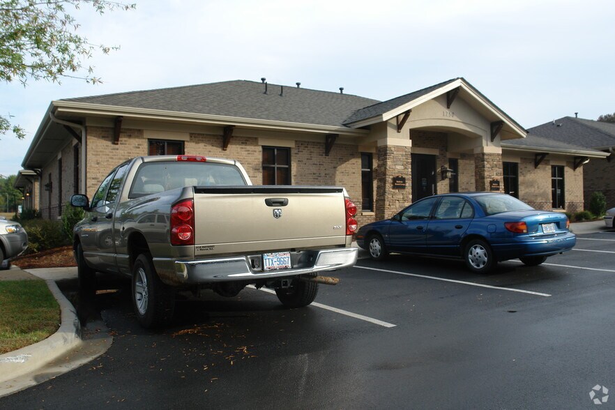 More Photos Of 1230 Mann Dr, Matthews Medical For Sale