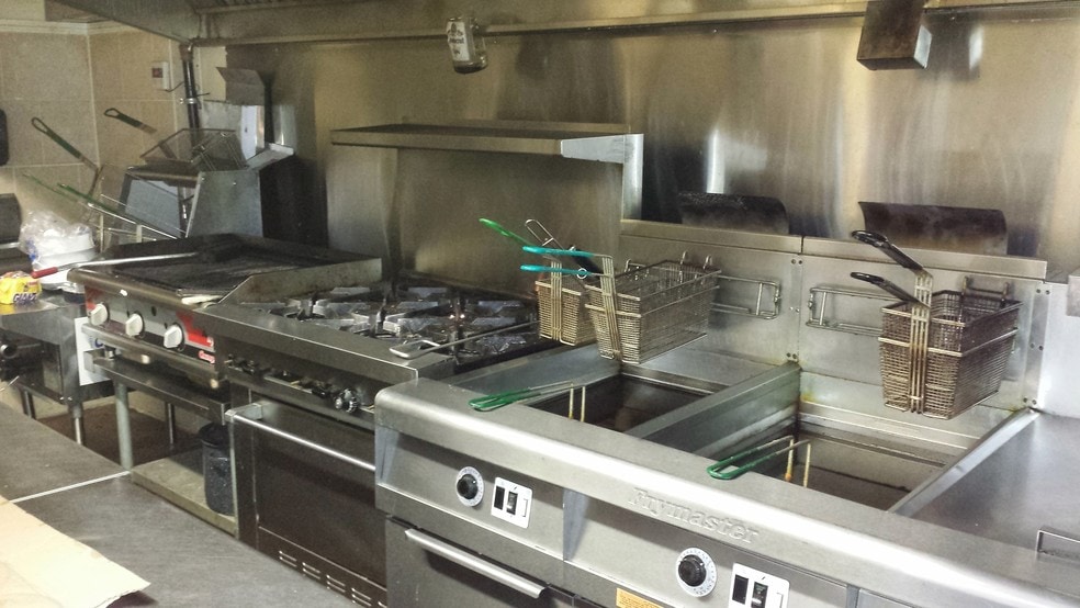 More Photos Of 1720 Gretna Blvd, Harvey Bar For Sale