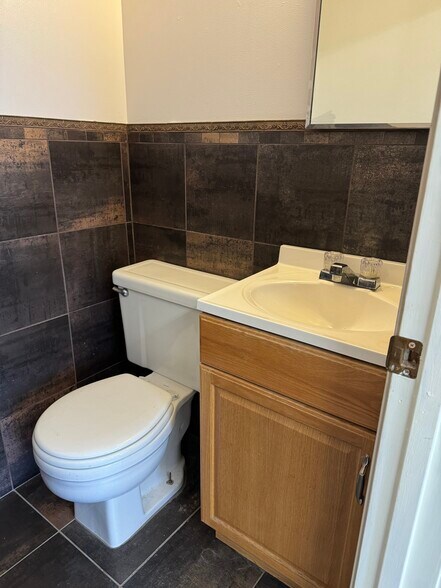 More Photos Of 11887 Kenai Spur Hwy, Kenai Freestanding For Lease