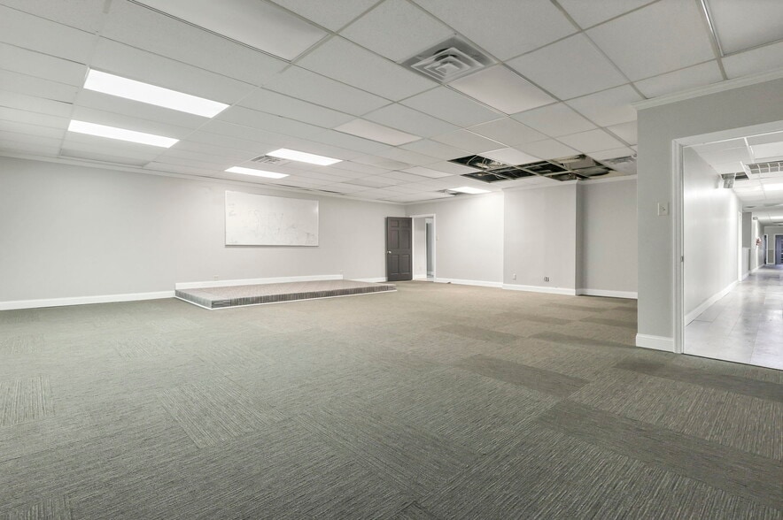 More Photos Of 2844 E River Rd, Dayton Office For Sale