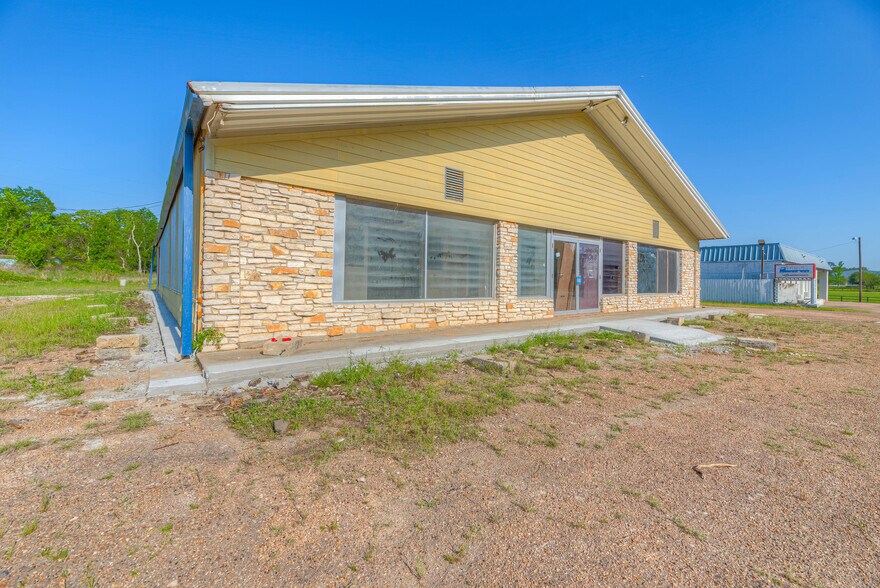 More Photos Of 4129 US-59 Hwy, Livingston Truck Terminal For Sale