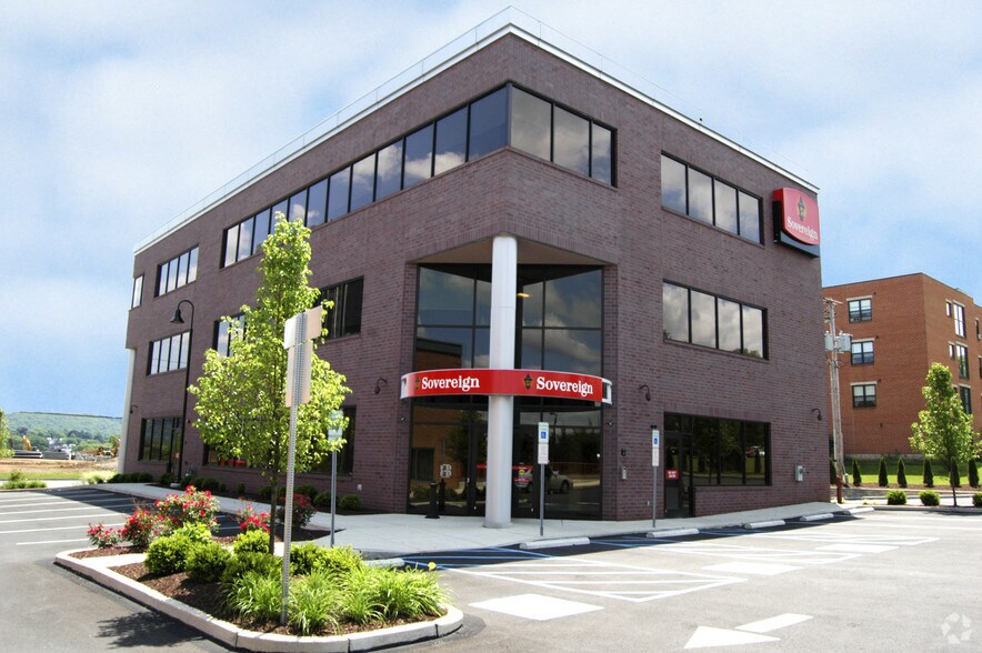 More Photos Of 924 Eaton Ave, Bethlehem Office For Lease