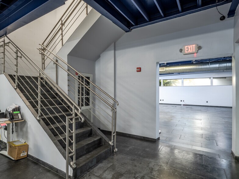 More Photos Of 50 NE 179th St, Miami Manufacturing For Lease