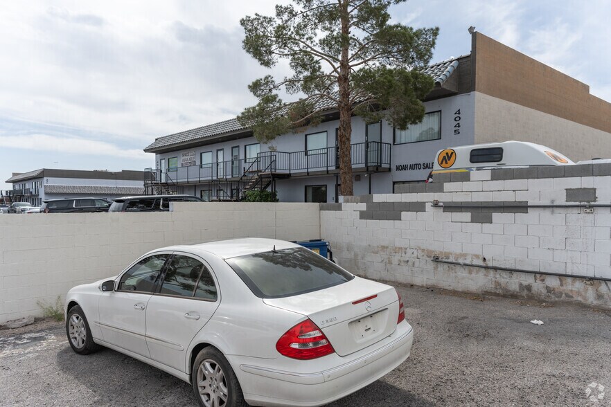 More Photos Of 4045 W Quail Ave, Las Vegas Warehouse For Lease