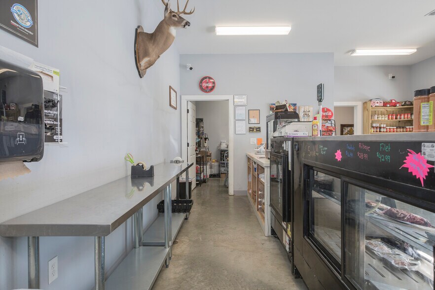 More Photos Of 147 US-80 Hwy, Calhoun General Retail For Sale