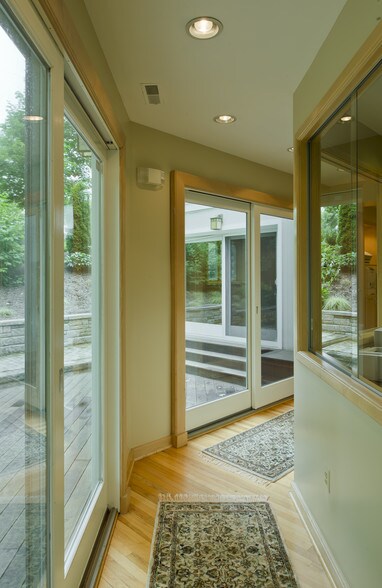 More Photos Of 10829 Falls Rd, Lutherville Timonium Office For Sale