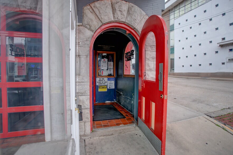 More Photos Of 314 State St, Alton Restaurant For Sale