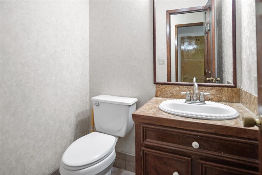 More Photos Of 117 E Lufkin Ave, Lufkin General Retail For Sale