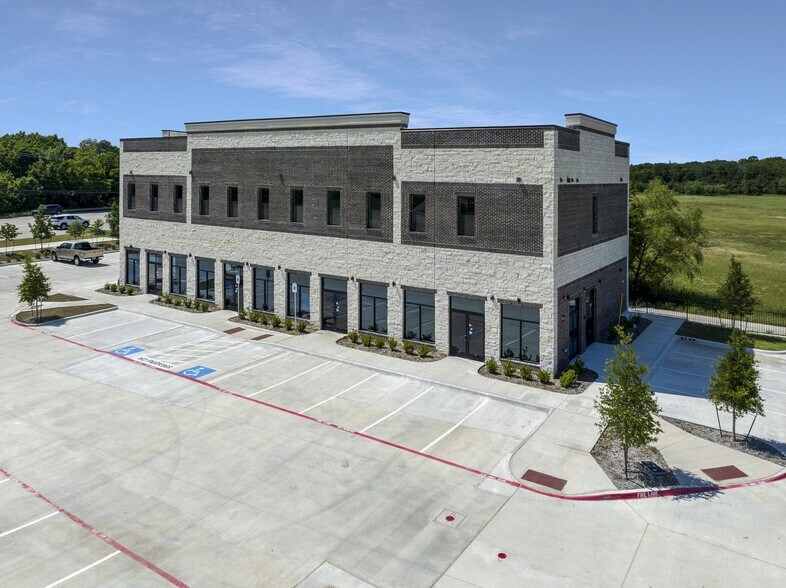 More Photos Of 950 N Main St, Keller Medical For Lease