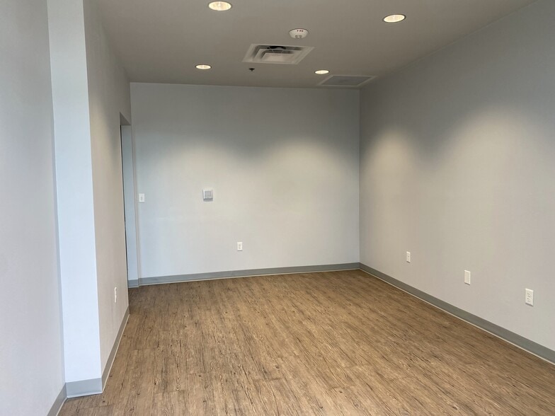 More Photos Of 1880 N Stonebridge Dr, McKinney Medical For Sale