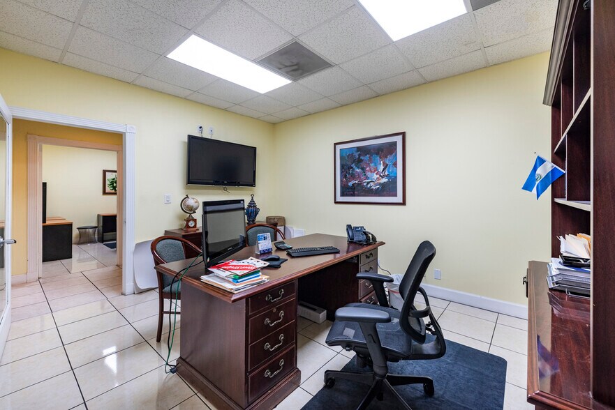 More Photos Of 10200 NW 25th St, Doral Light Distribution For Sale