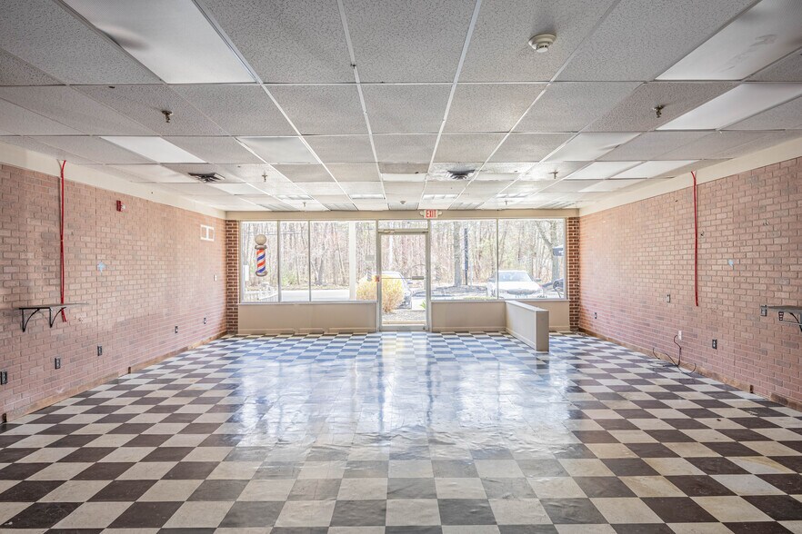 More Photos Of 439 Littleton Rd, Westford Unknown For Lease