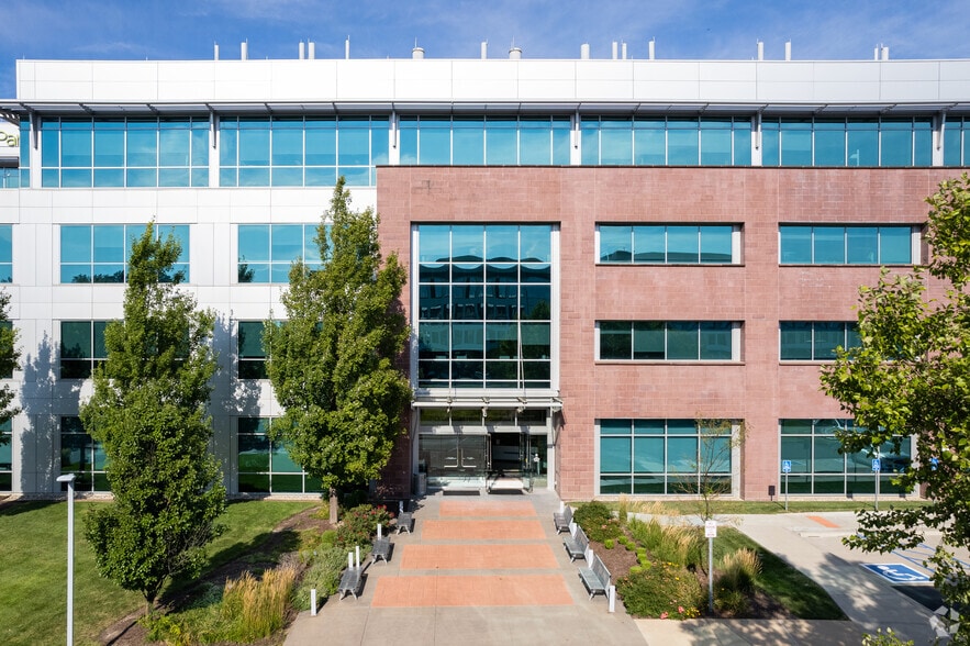More Photos Of 1005 N Warson Rd, Saint Louis Office For Lease